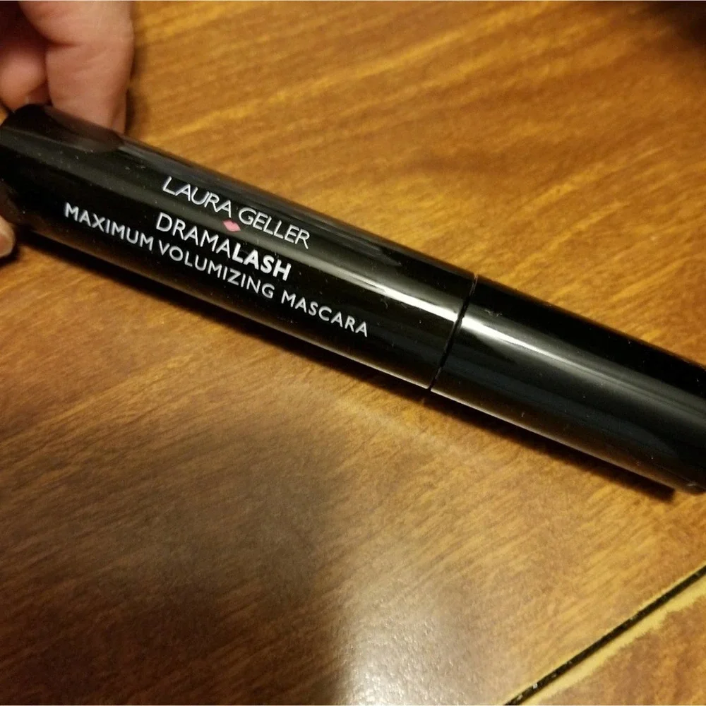Laura Geller Dramalash Maximum Volumizing Mascara